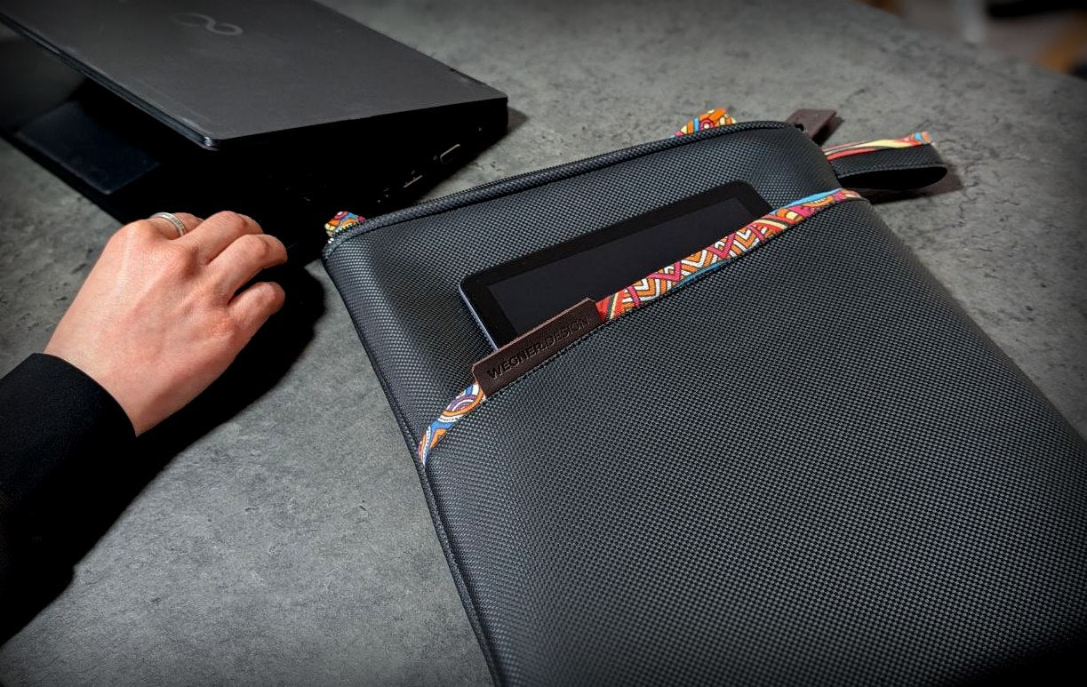 The Classic Carbon Laptop Sleeve