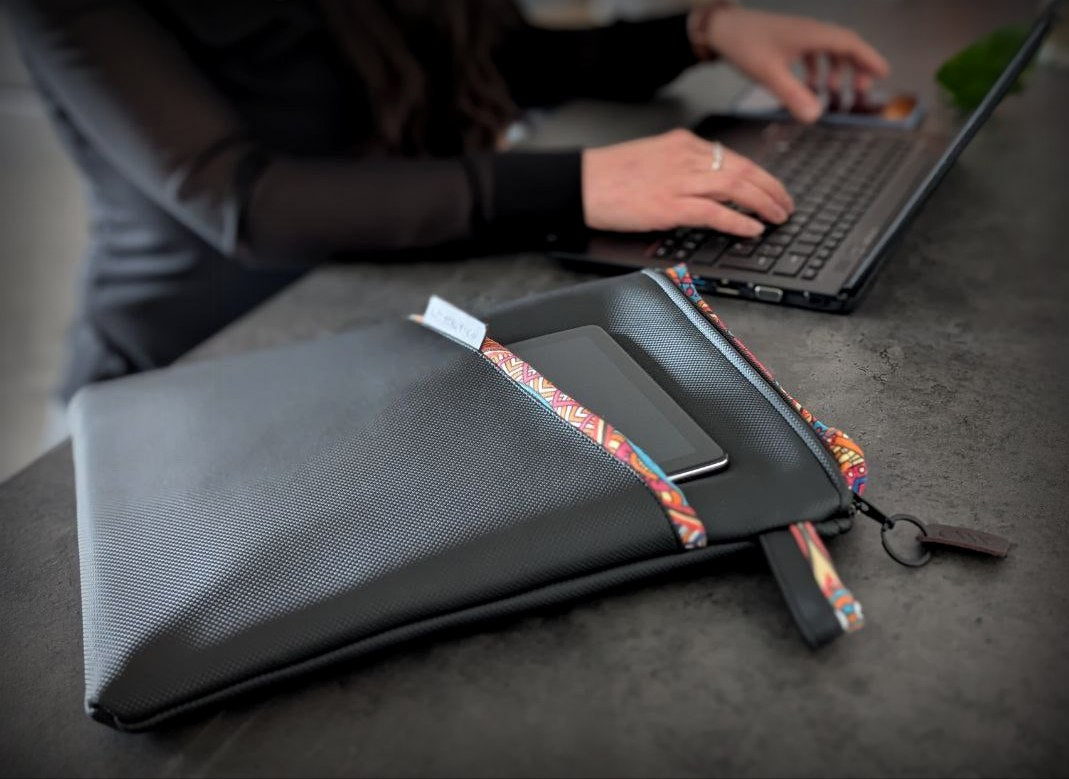 The Classic Carbon Laptop Sleeve