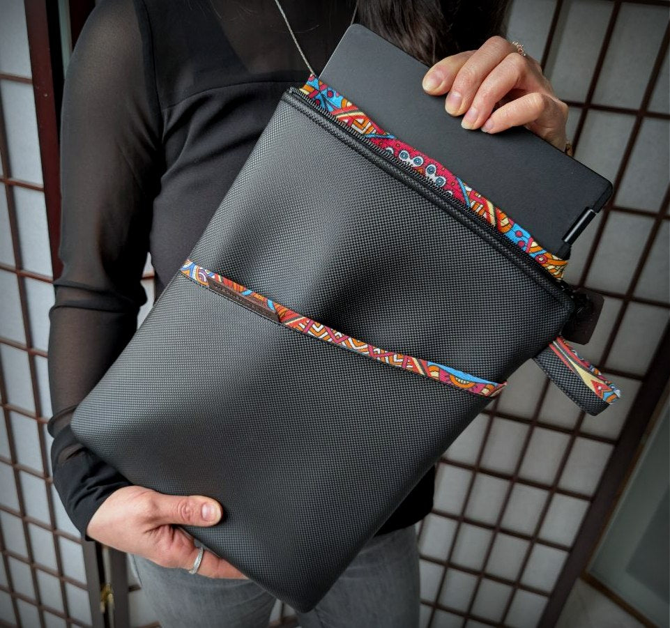 The Classic Carbon Laptop Sleeve
